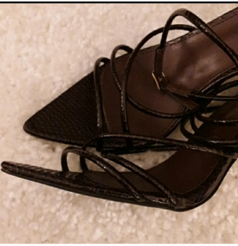 FASHION NOVA Strappy Heels Size 9